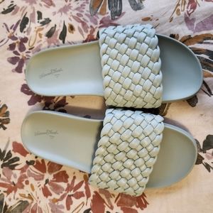 Universal thread size 6.5 sandal